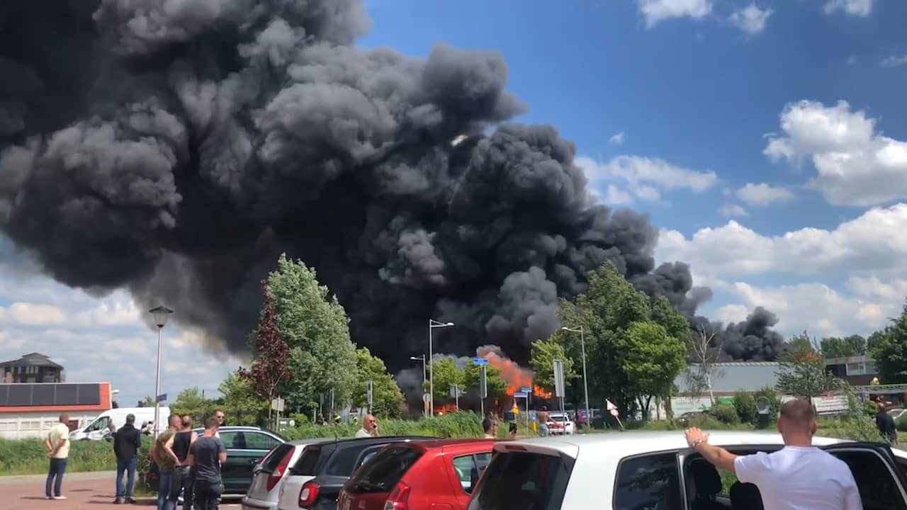 Beeld uit video: Grote brand in Berkel en Rodenrijs