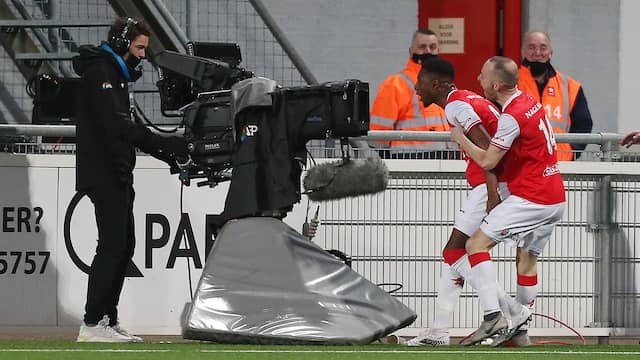 Djibril Dianessy zocht na zijn goal de camera.