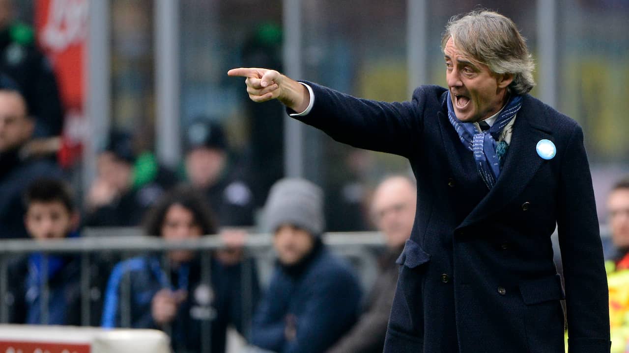 Mancini steekt zijn middelvinger op naar Milan-fans