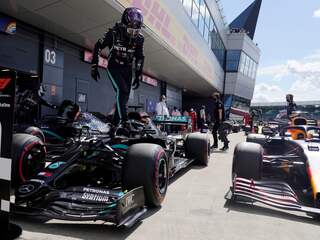 Verstappen derde in kwalificatie, Hamilton pakt pole op Silverstone