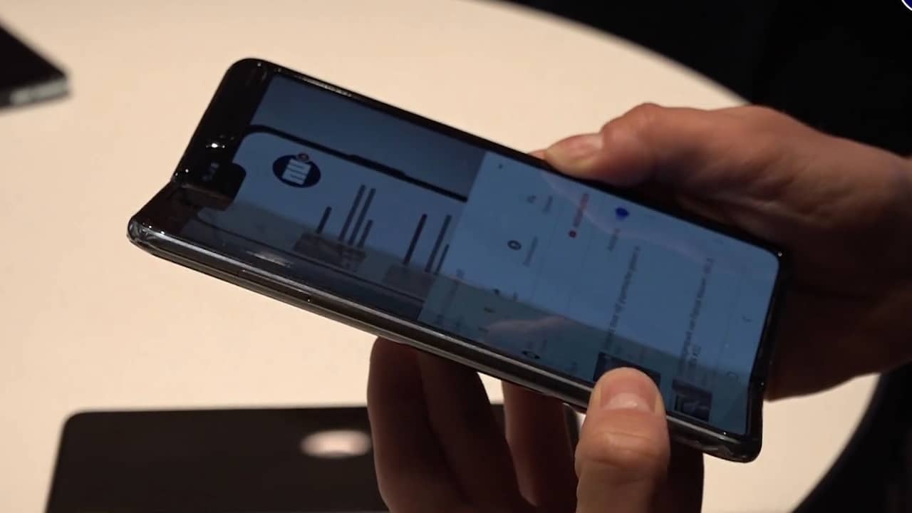 Beeld uit video: Eerste indruk: Wat biedt de eerste opvouwbare telefoon van Samsung?