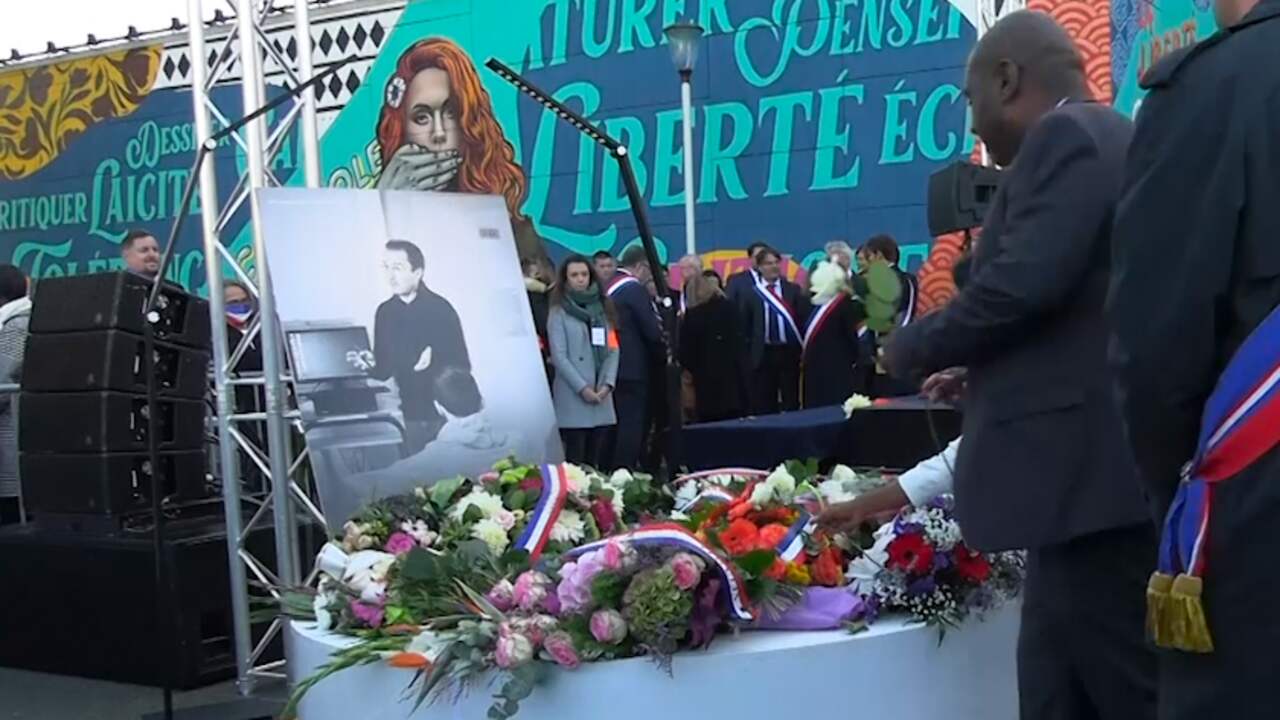 Beeld uit video: Fransen herdenken onthoofde leraar Samuel Paty