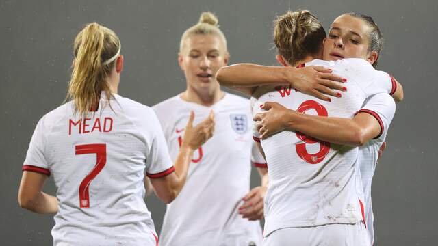 Vreugde bij Engeland na de 0-3 in Liepaja.