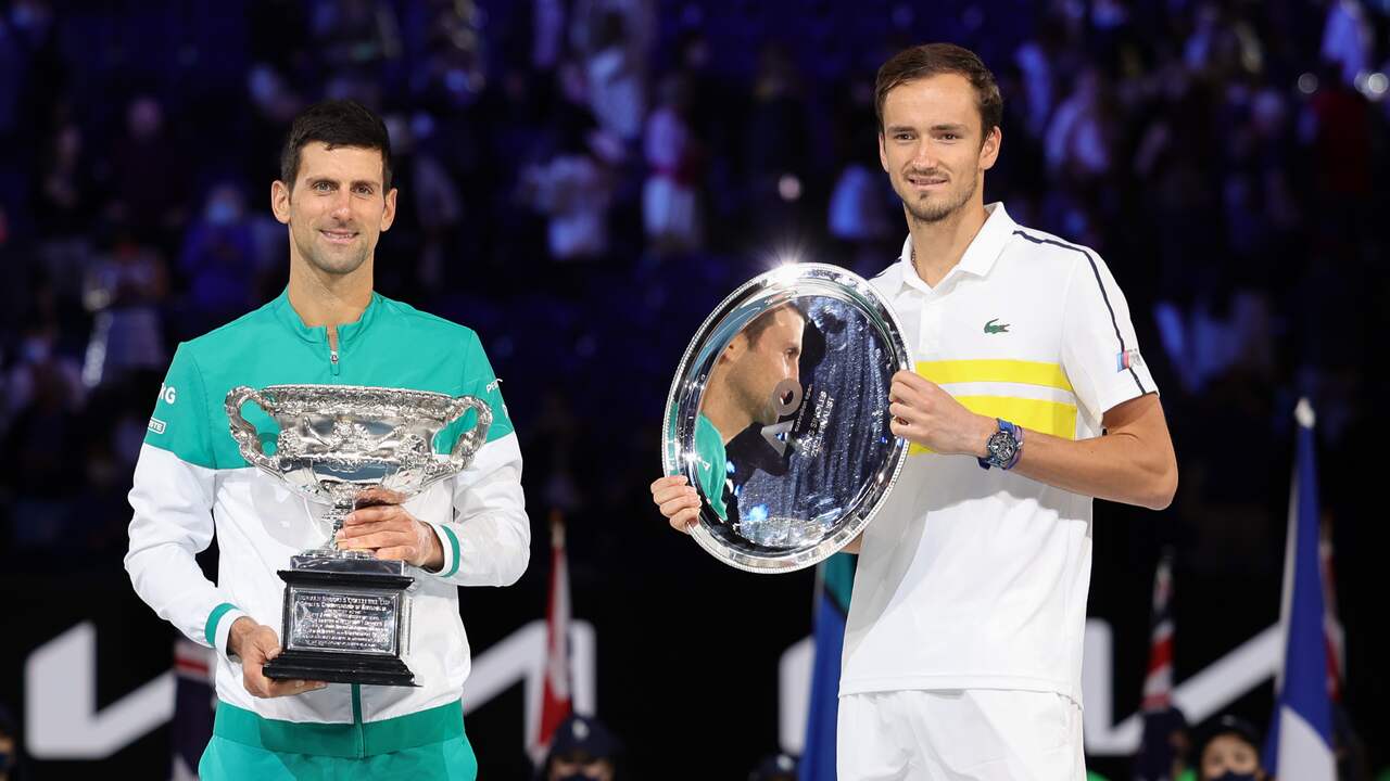 Novak Djokovic troefde Daniil Medvedev af in de Rod Laver Arena.