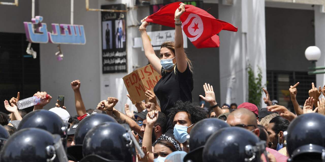 Parlement Tunesië opgeschort en premier weggestuurd na protesten