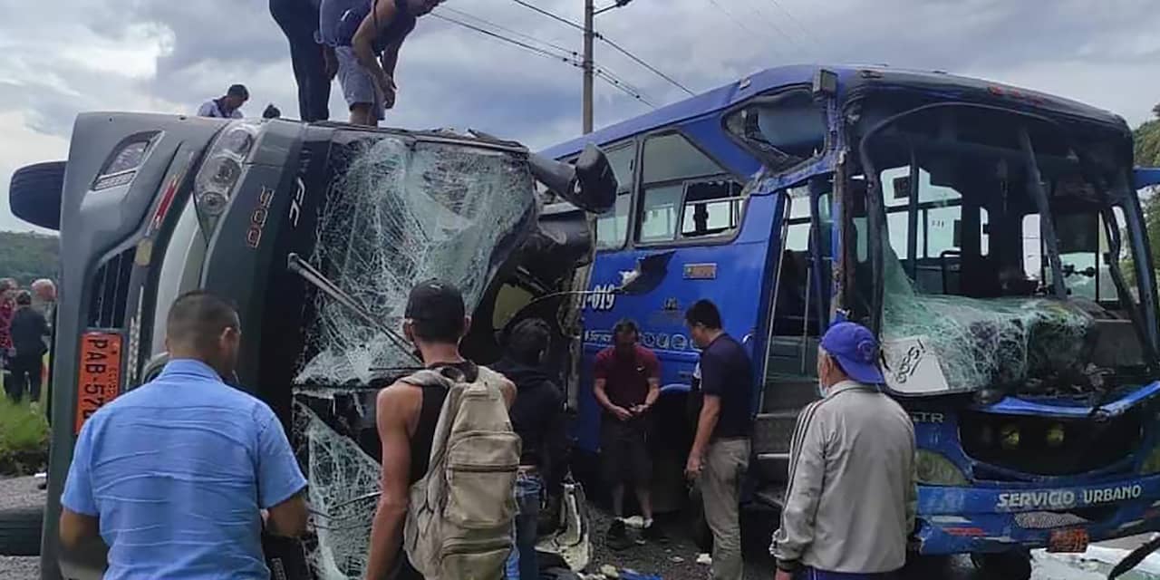 Twee Nederlanders omgekomen en twaalf gewond door busongeluk in Ecuador