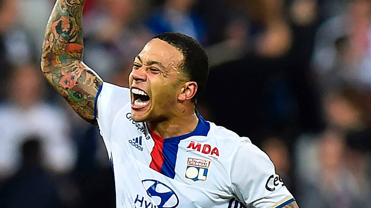 Memphis Depay sluit vader na jaren weer in de armen | NU ...