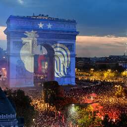 Feest en rellen in Parijs na winst wereldtitel Frankrijk op WK voetbal