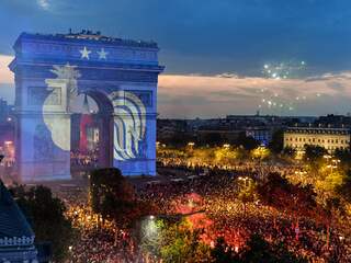 Feest en rellen in Parijs na winst wereldtitel Frankrijk op WK voetbal