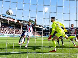 PSV door eigen goal Zahavi en blunder Drommel onderuit tegen Willem II