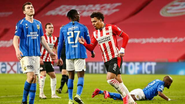 Donyell Malen tekende voor de gelijkmaker tegen Vitesse.