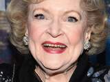 Betty White viert 95e verjaardag op set van comedyserie