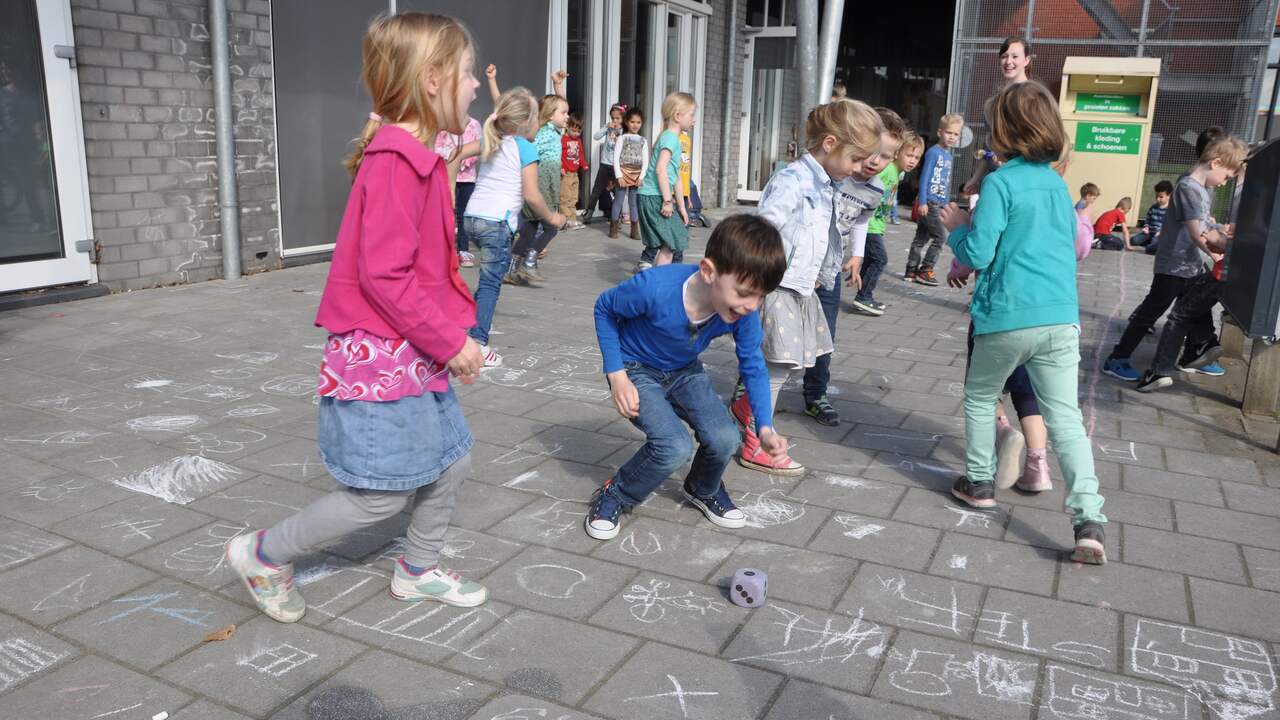 Nieuwe naam Hengelose school letterlijk en figuurlijk gelanceerd: Hart van Slangenbeek bekt lekker