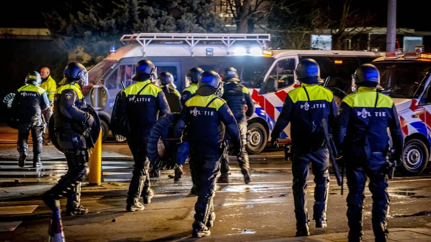 Niet 15, maar 29 agenten raakten gewond bij rellen tussen Eritreeërs in Den Haag
