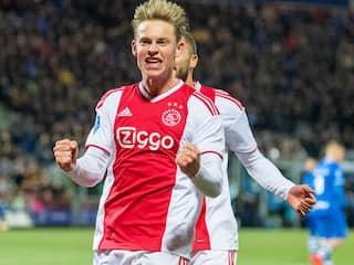 Ajax boekt ruime zege op PEC Zwolle en blijft in spoor koploper PSV