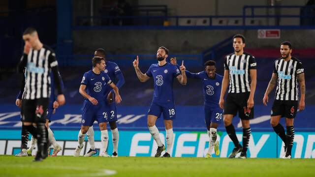 Invaller Olivier Giroud opende de score voor Chelsea.