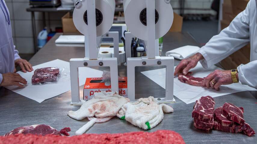 Vleesverwerker in Limburg sluit na 41 coronabesmettingen bij medewerkers