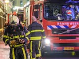 Twee auto's en vijf scooters verwoest door brand in West