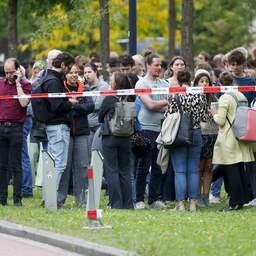 Medewerkers Erasmus MC met handen omhoog naar buiten: 'Het was chaos'