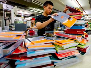 Duizenden scholieren nog zonder boeken door problemen bij leverancier