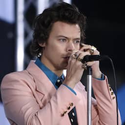 ‘Harry Styles in pyjama neemt videoclip op bij Buckingham Palace’