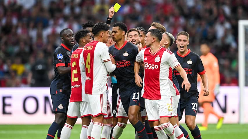 Ajax en PSV tijdens de Johan Cruijff Schaal