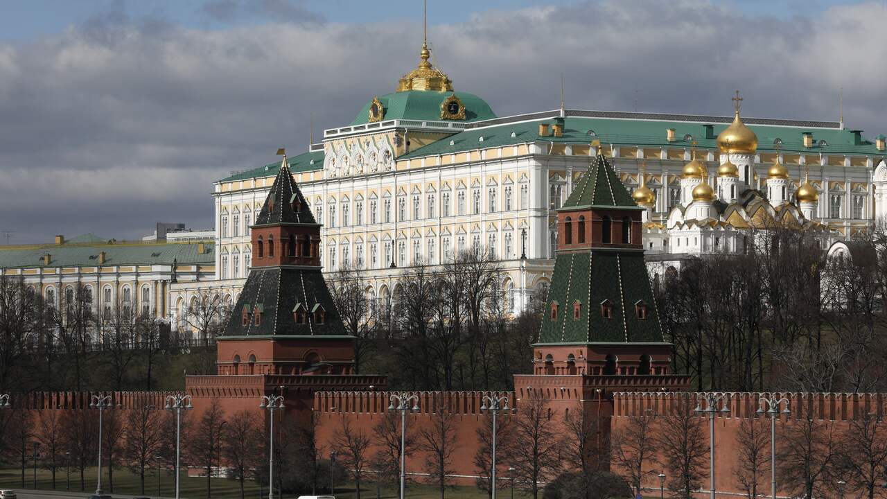 Московский также. Кремль Москва Дума. Кремль с зеленой крышей. Кремль ТАСС. Кремль Твиттер.