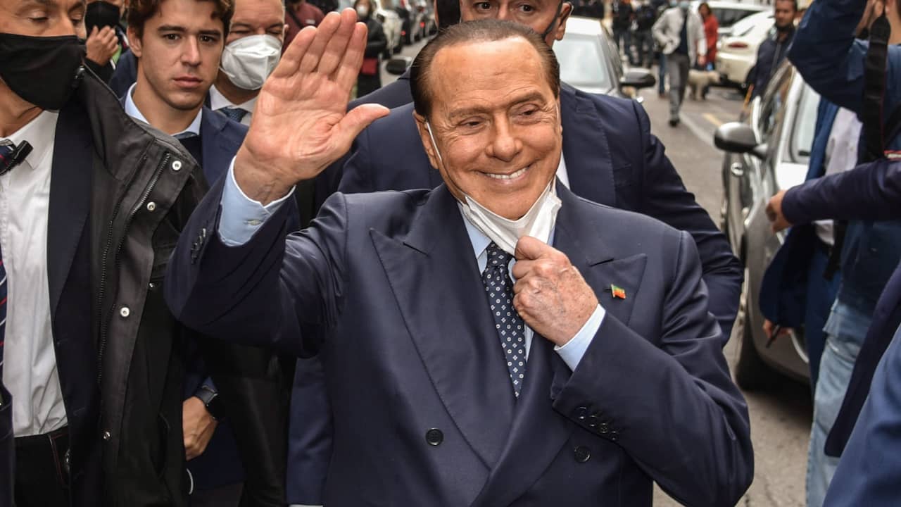 Berlusconi vrijgesproken van omkopen pianist die getuigde in seksproces Buitenland NU.nl