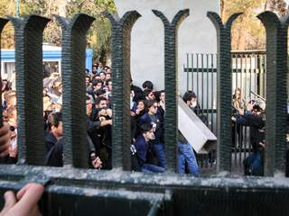 Vijftien doden en vierhonderd arrestaties bij protesten tegen regime Iran