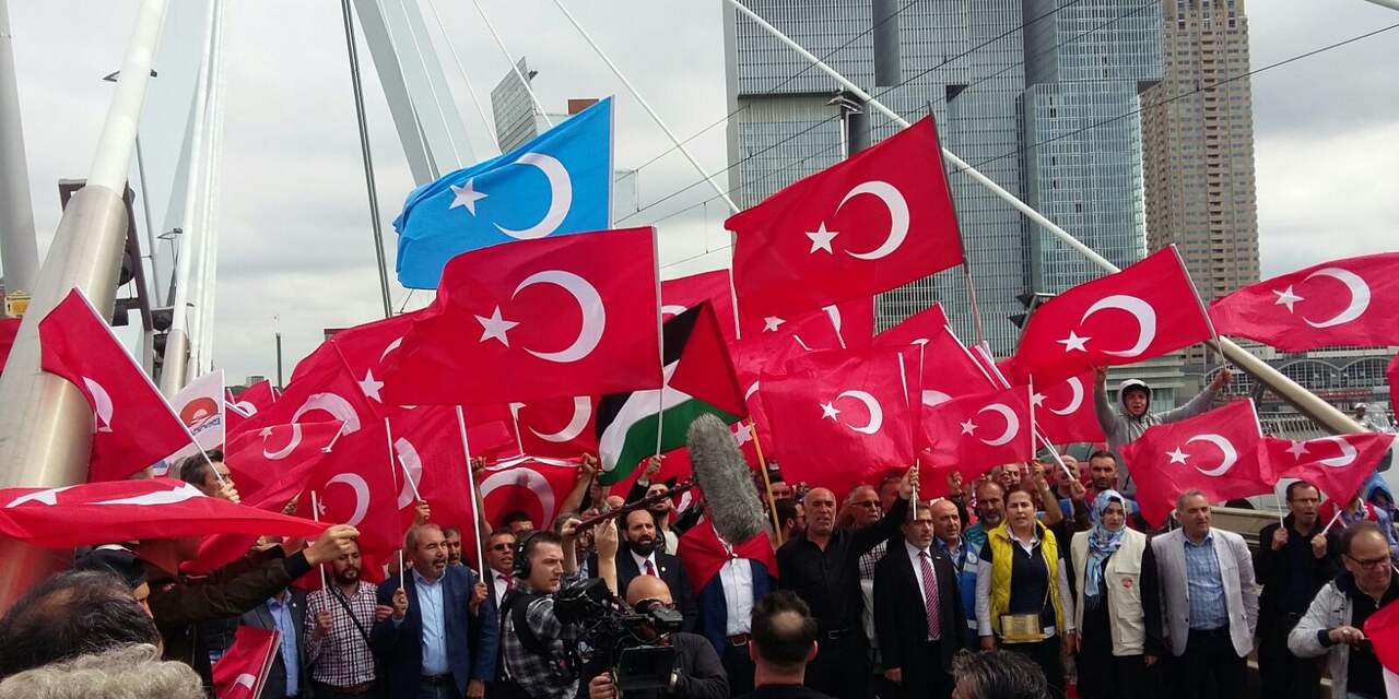 Kabinet roept op tot aangifte bij bedreiging door Erdogan-aanhang