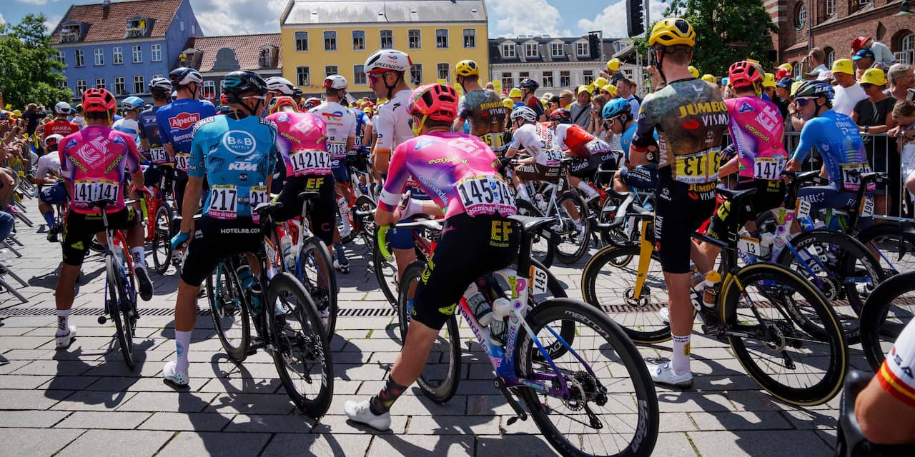 Applaus voor slachtoffers Kopenhagen bij start Tour-rit, alle Denen vooraan