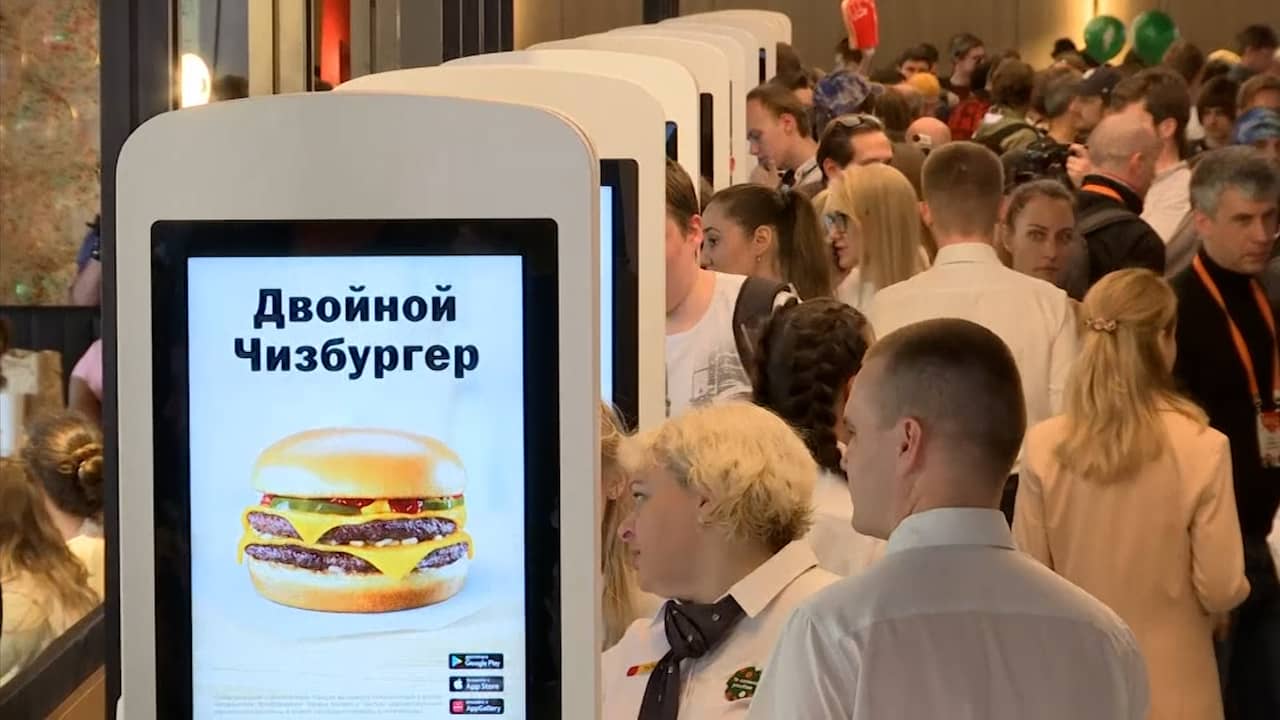 Beeld uit video: Opvolger McDonald's opent deuren in Moskou