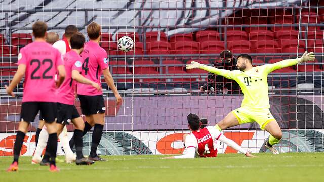 Ajax kwam niet verder dan de gelijkmaker van Edson Álvarez.