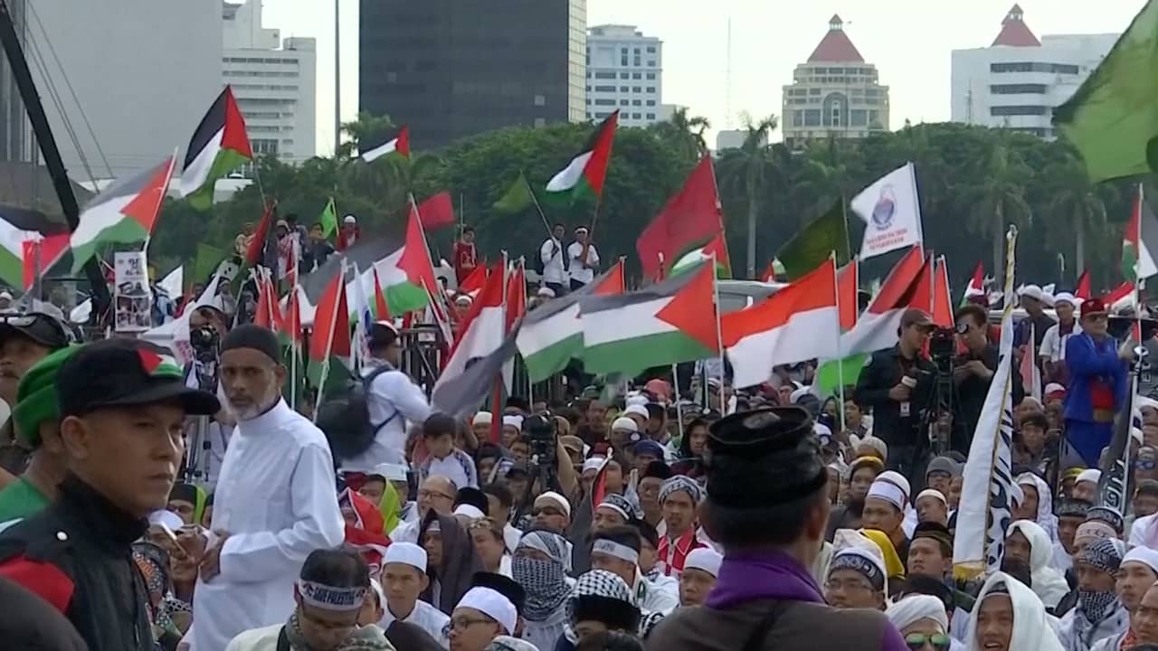 Beeld uit video: Indonesiërs zwaaien met Palestijnse vlaggen om Jeruzalem-besluit Trump