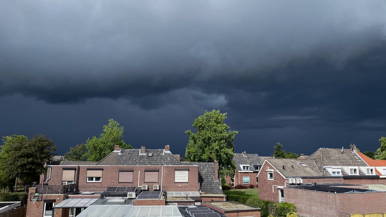 KNMI Waarschuwt Voor Zware Onweersbuien In Zuiden Van Het Land ...