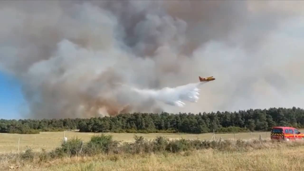Beeld uit video: Zuid-Frankrijk opnieuw geteisterd door grote bosbranden