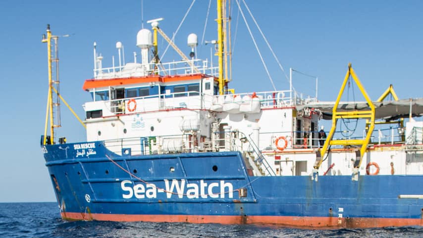 Reddingsschip Sea-Watch vaart ondanks verbod Italiaanse wateren in