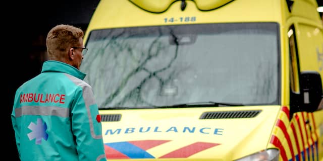 Man overlijdt na botsing op vrachtauto bij Mariënheem: N35 tussen Zwolle en Almelo afgesloten