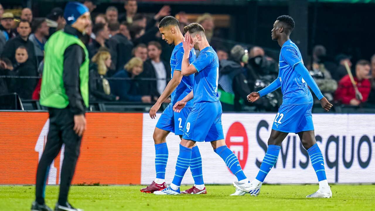 De spelers van Marseille blazen de aftocht na de nederlaag in De Kuip.
