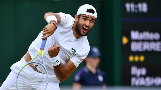 Matteo Berrettini staat voor het eerst in de kwartfinales van Wimbledon.