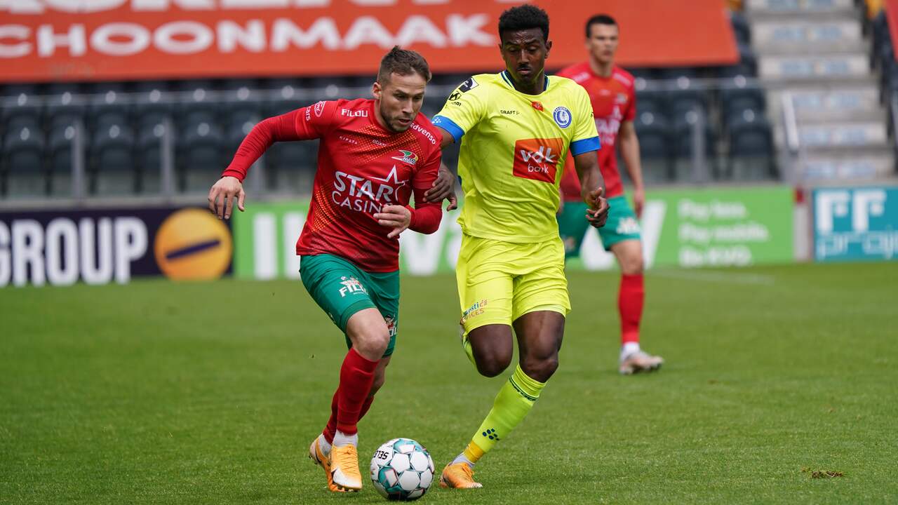 Jordan Botaka (gele shirt) verkast naar Fortuna Sittard.