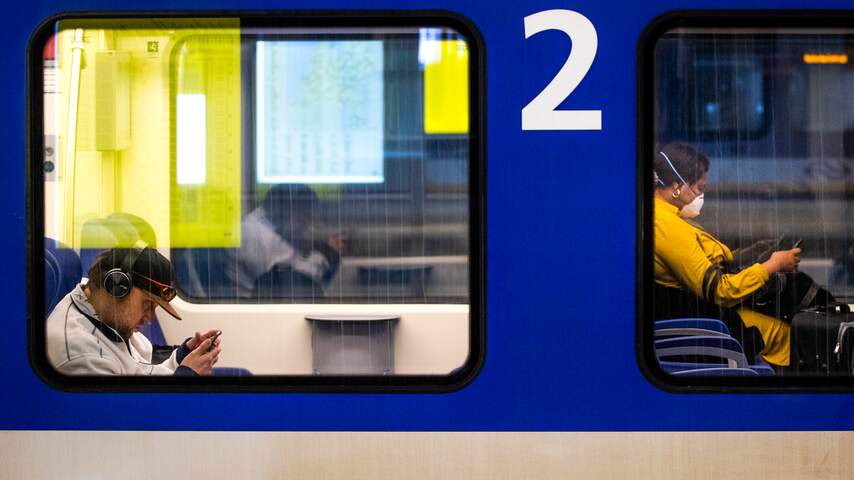 reizen trein telefoon reizigers NS
