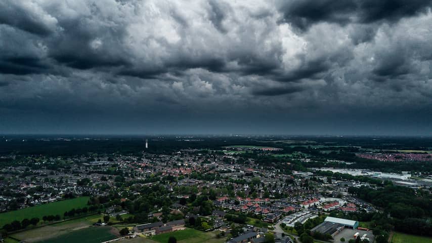 KNMI waarschuwt in deel van Nederland met code geel voor stevig onweer