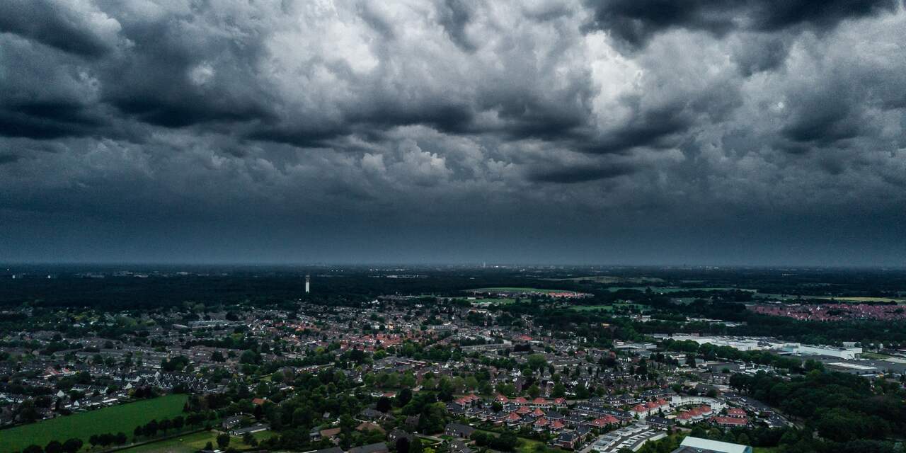 KNMI waarschuwt in deel van Nederland met code geel voor stevig onweer
