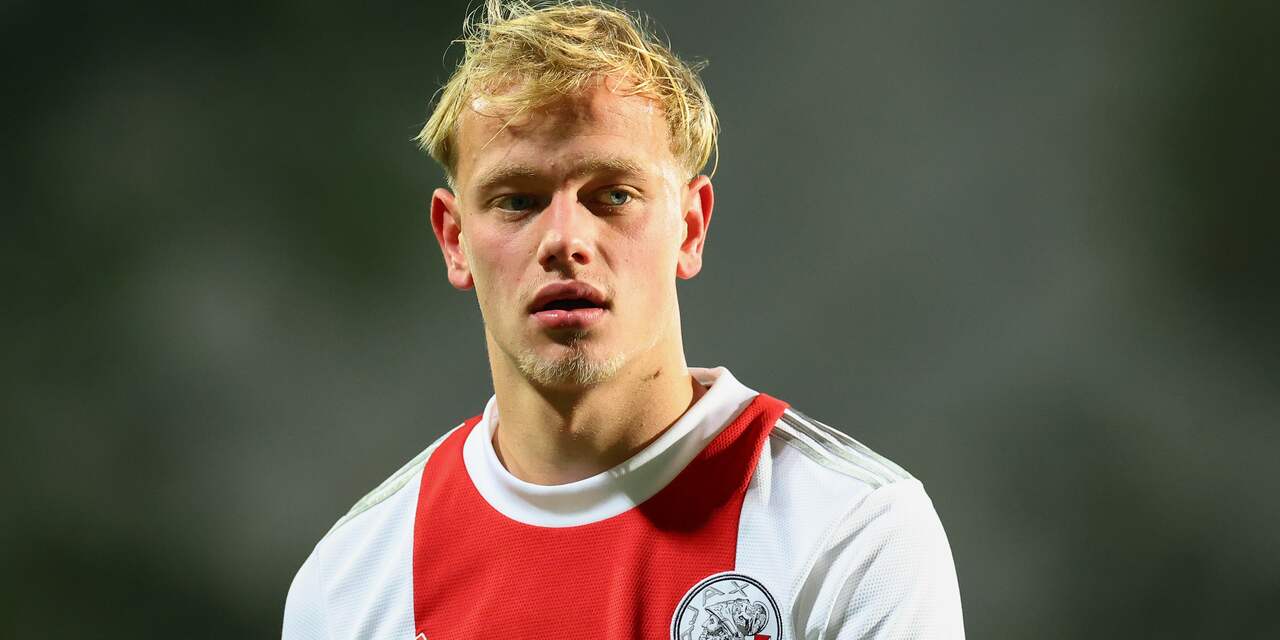 Hekkensluiter PEC Zwolle huurt aanvaller De Waal van Jong Ajax
