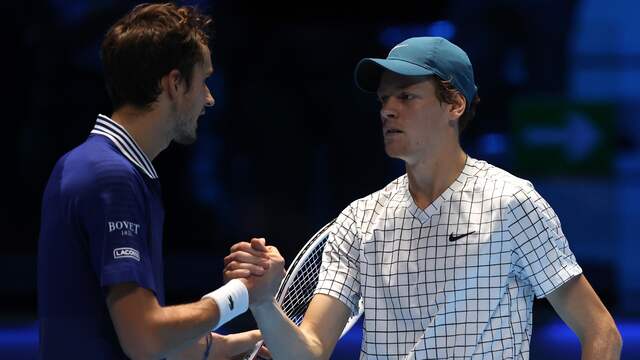 Daniil Medvedev had drie sets nodig om Jannik Sinner te verslaan.