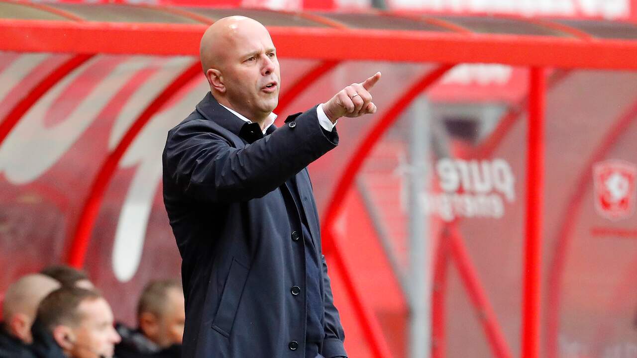 Het Feyenoord van coach Arne Slot is niet langer de ploeg met de minste verliespunten.