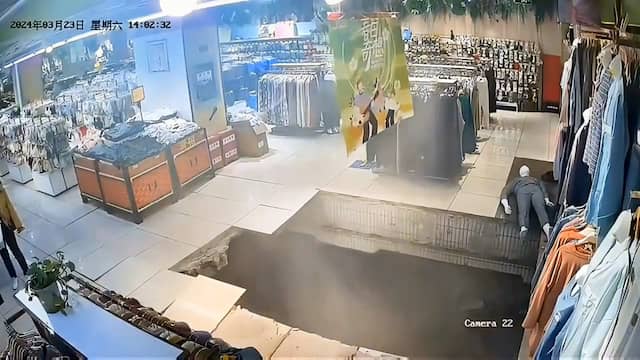 Gat in vloer slokt winkelbezoeker in China op