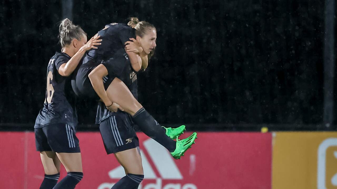 Bilde fra video: Arsenal-spiss Miedema skader Ajax i Champions League innledende runde