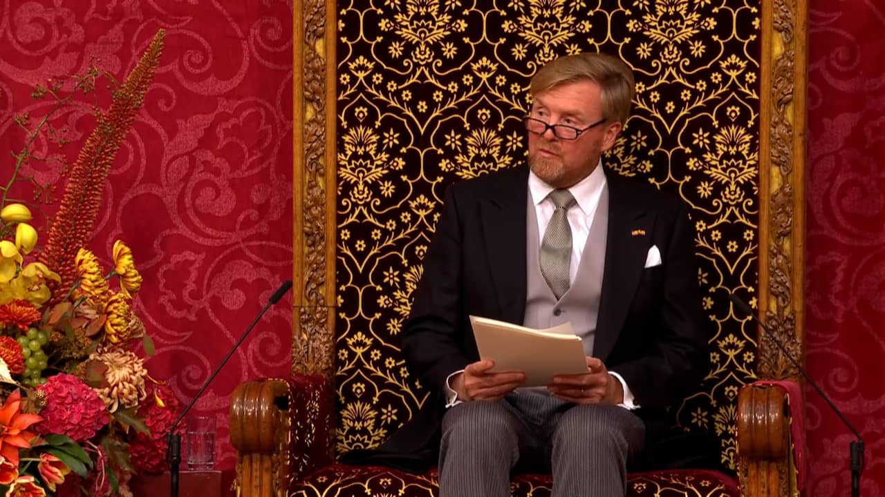 Image from video: King in speech from the throne: 'Continue to work on social security'